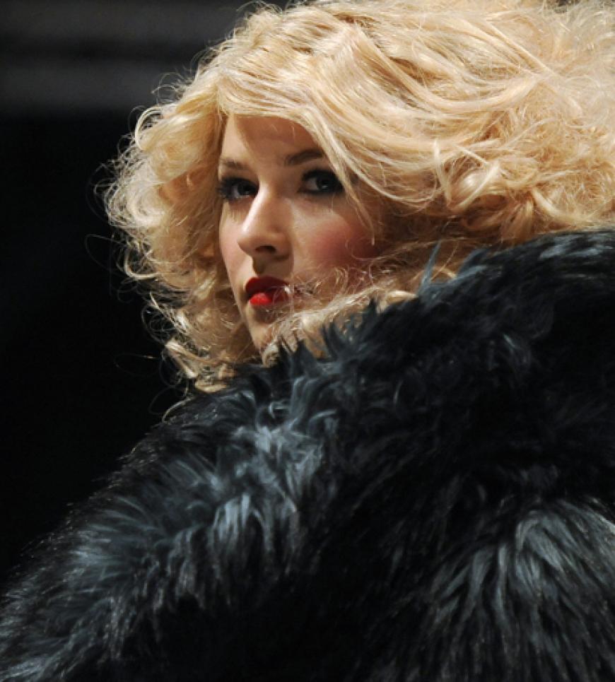 So elegant zeigte GNTM-Gewinnerin Lena Gercke die neue Kollektion von Kretschmer