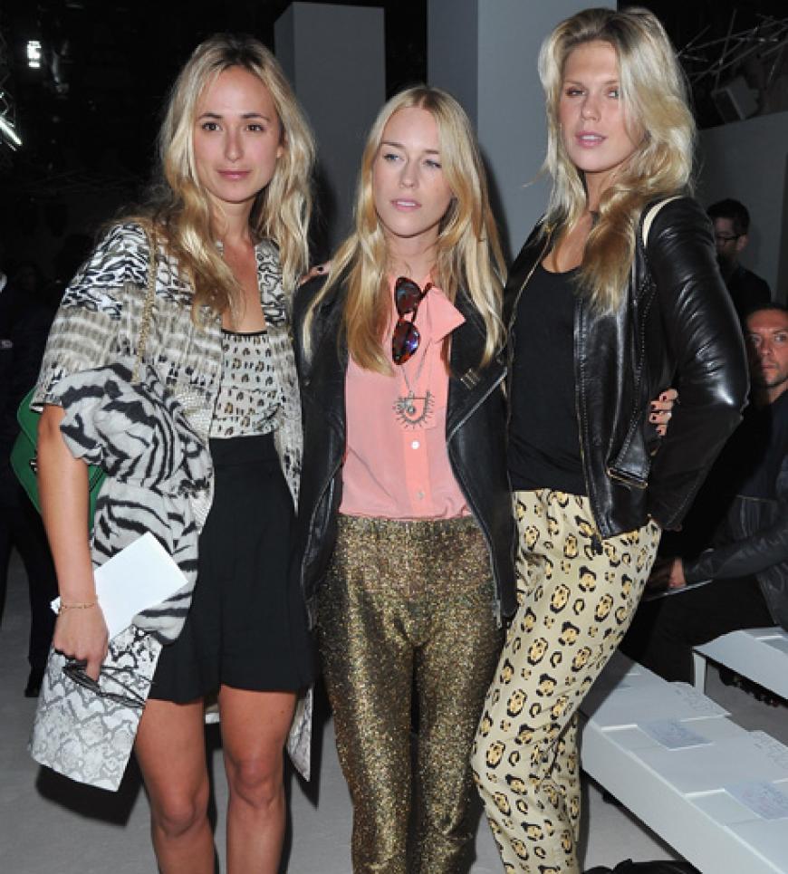 Cooles Trio: Elisabeth von Thurn und Taxis sowie Alexandra Richards