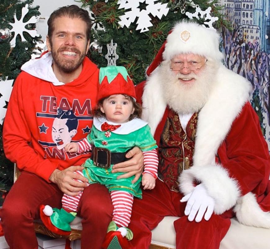 Perez Hilton besucht mit seinem Sohn den Weihnachtsmann