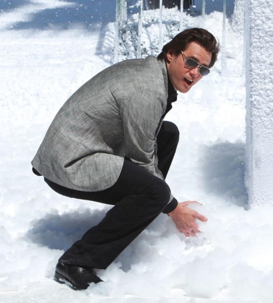 Jim Carrey fängt eine Schneeballschlacht an