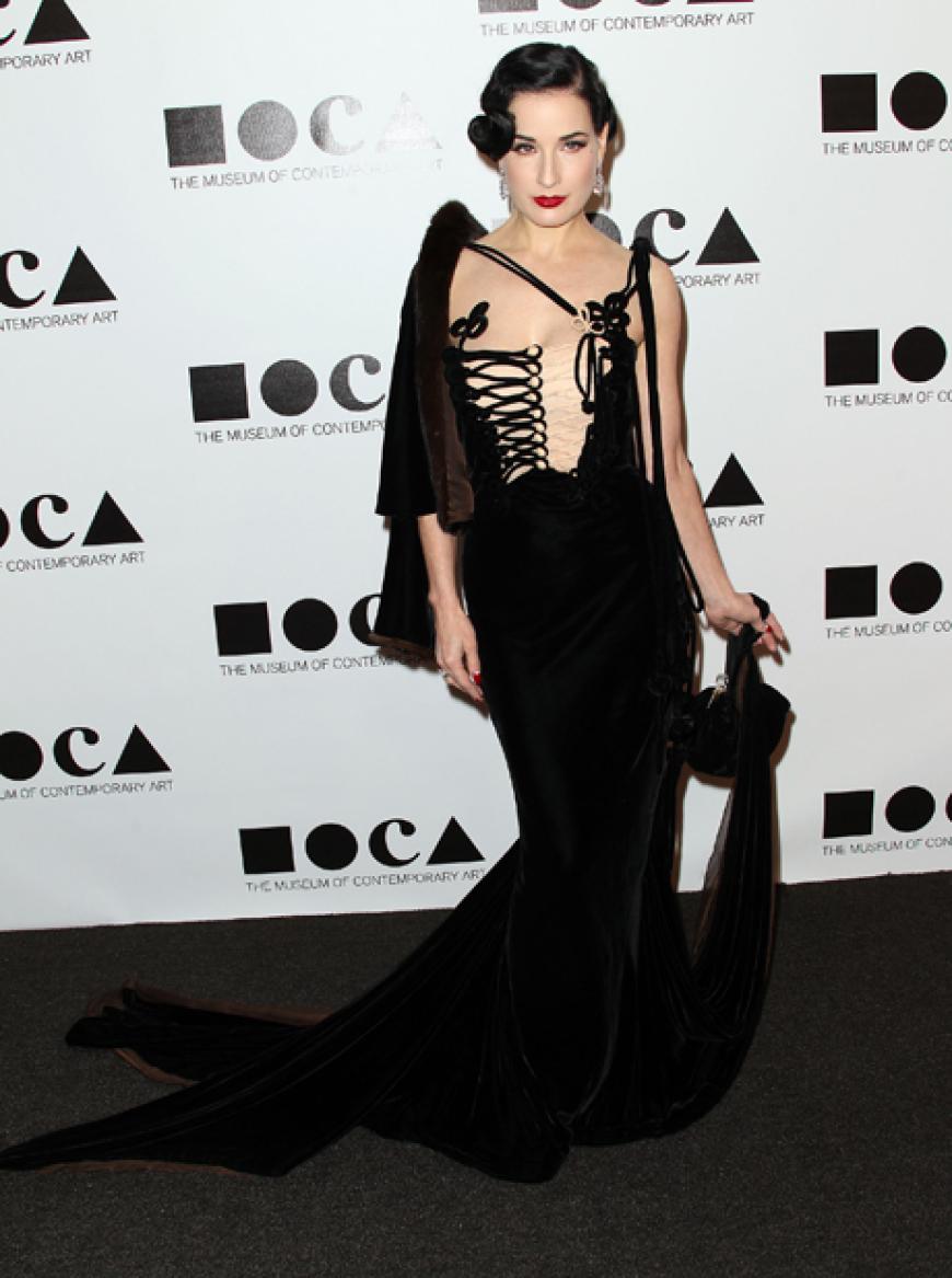 Lady-like: Dita Von Teese ganz in schwarz