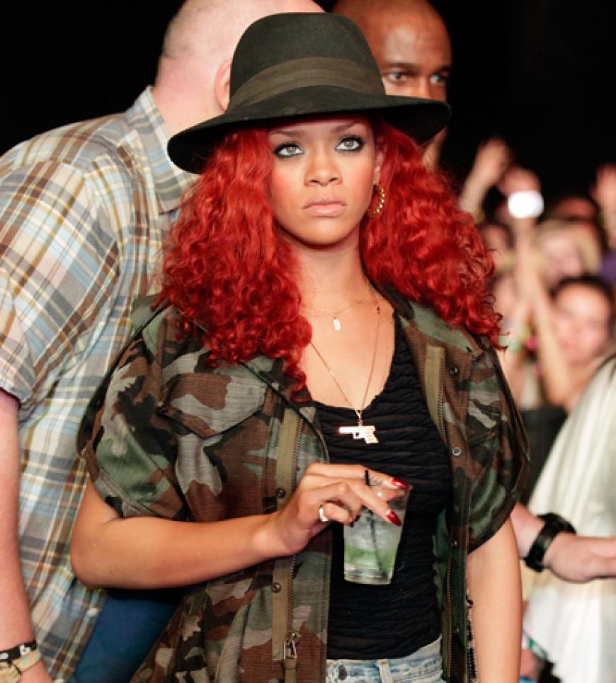 Das Festival zieht nicht nur tausende Musik-Begeisterte an. Hinter coolen Hippie-Outfits verstecken sich häufig richtige Stars. Auch in diesem Jahr befindet sich Indio, Kalifornien, drei Tage im Ausnahmezustand. Mit dabei: Rihanna, Usher und viele mehr!