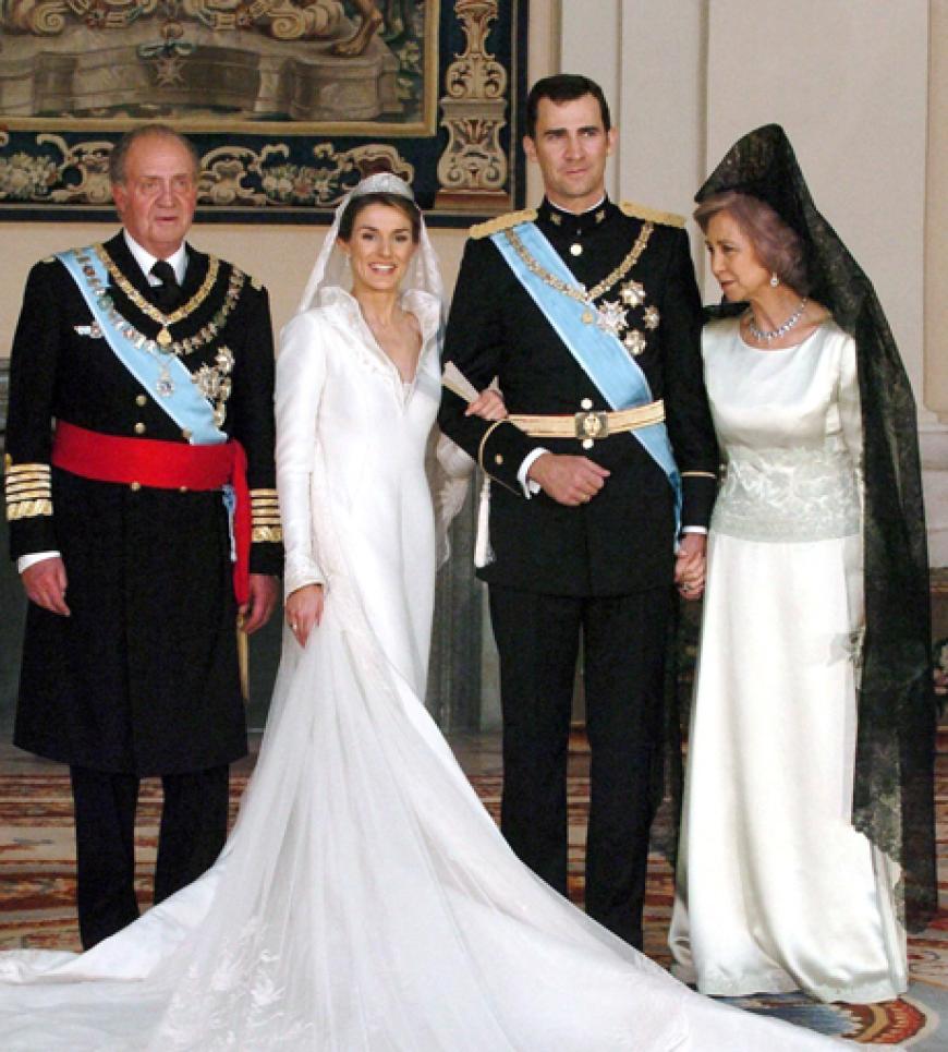 König Juan Carlos I. von Spanien und dessen Gemahlin Sophia posieren gemeinsam mit dem frisch verheirateten Paar!