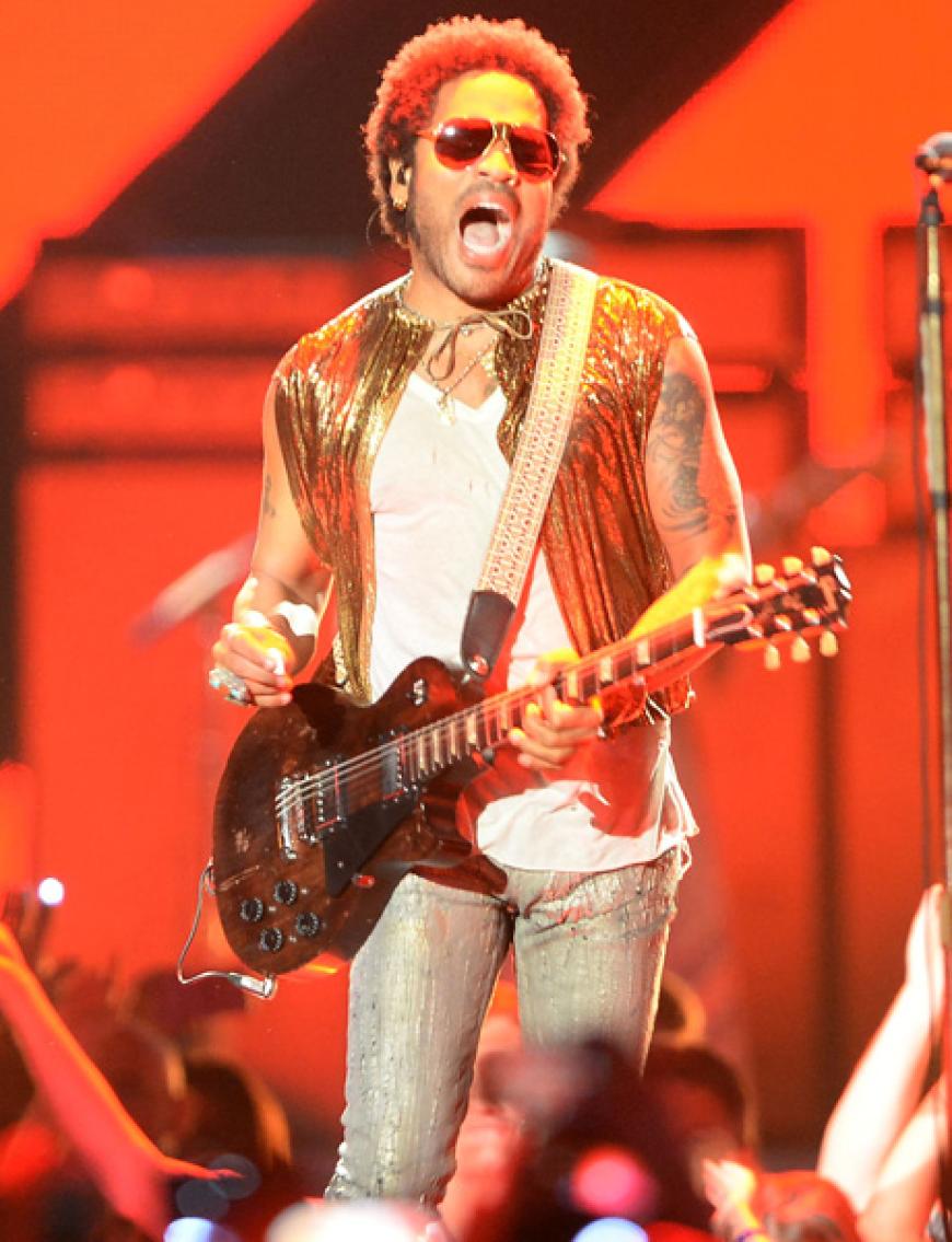 ... doch als er seine Gitarre in der Hand hatte, rockte Lenny Kravitz los. Er kann es eben doch noch!