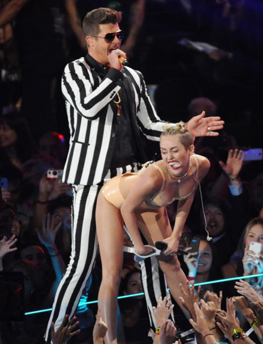 Gemeinsam mit Chartsstürmer Robin Thicke performte sie seinen Sommerhit