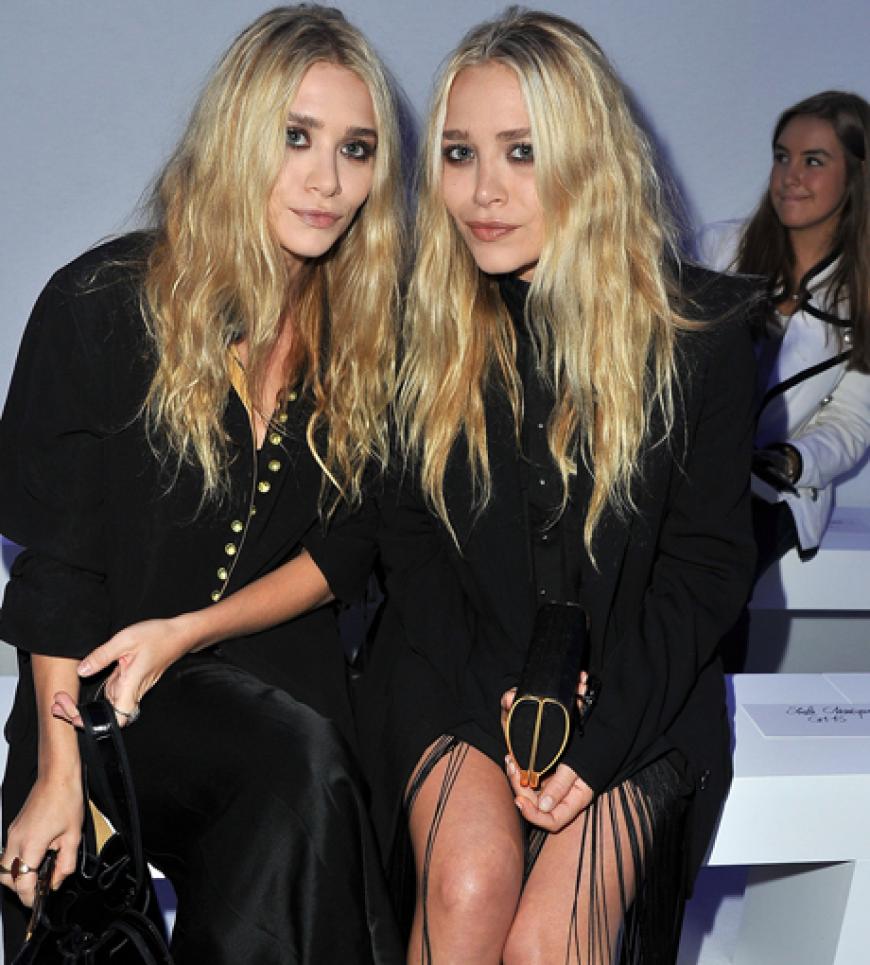 Gern gesehene Gäste in der ersten Reihe: Mary-Kate und Ashley Olsen