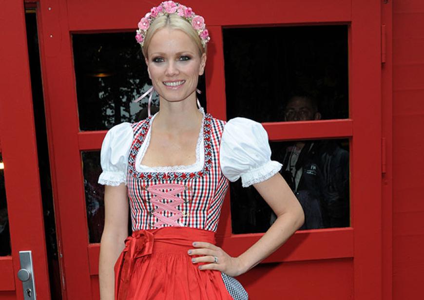 Model Franziska Knuppe mit süßem Blumenkränzchen