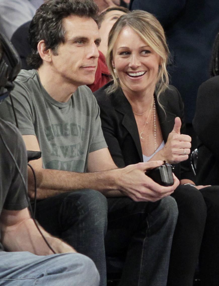 Seine Frau scheint etwas mehr Spaß am Spiel der New York Knicks zu haben. Hollywood-Star Ben Stiller ist so konzentriert ...