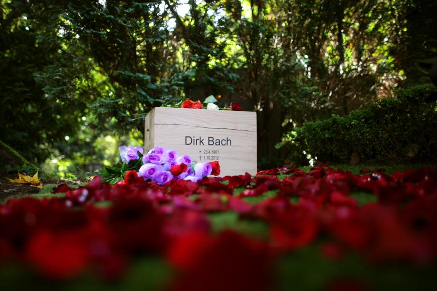 Letzte Ruhestätte auf dem Kölner Friedhof Melaten: Am 7. Oktober in der Abenddämmerung wurde die Urne des großen Entertainers beigesetzt