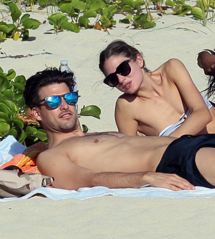 St. Barth, 30 Grad und Promis an jeder Ecke. Ihre Neujahrsurlaub genießen Johannes Huebl und Olivia Palermo in der Karibik