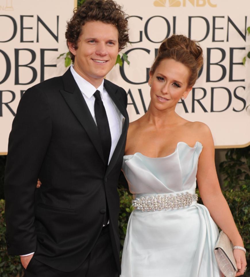 Jennifer Love Hewitts Wahl fiel auf eine Robe von Romana Keveza ...