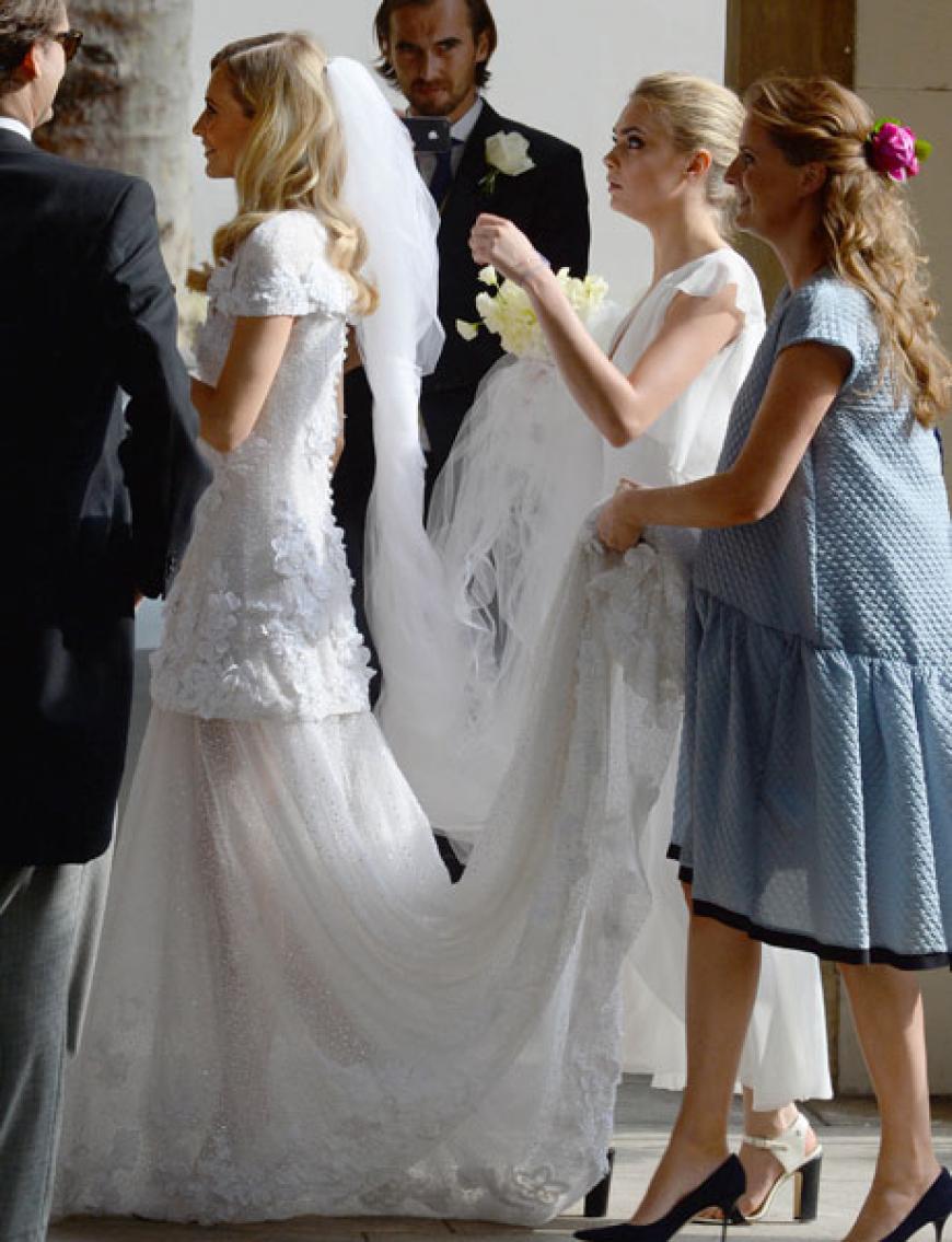 Wenige Tage zuvor fand die große Hochzeit in London statt. Dort trug Poppy Delevingne eine Traumrobe von Chanel