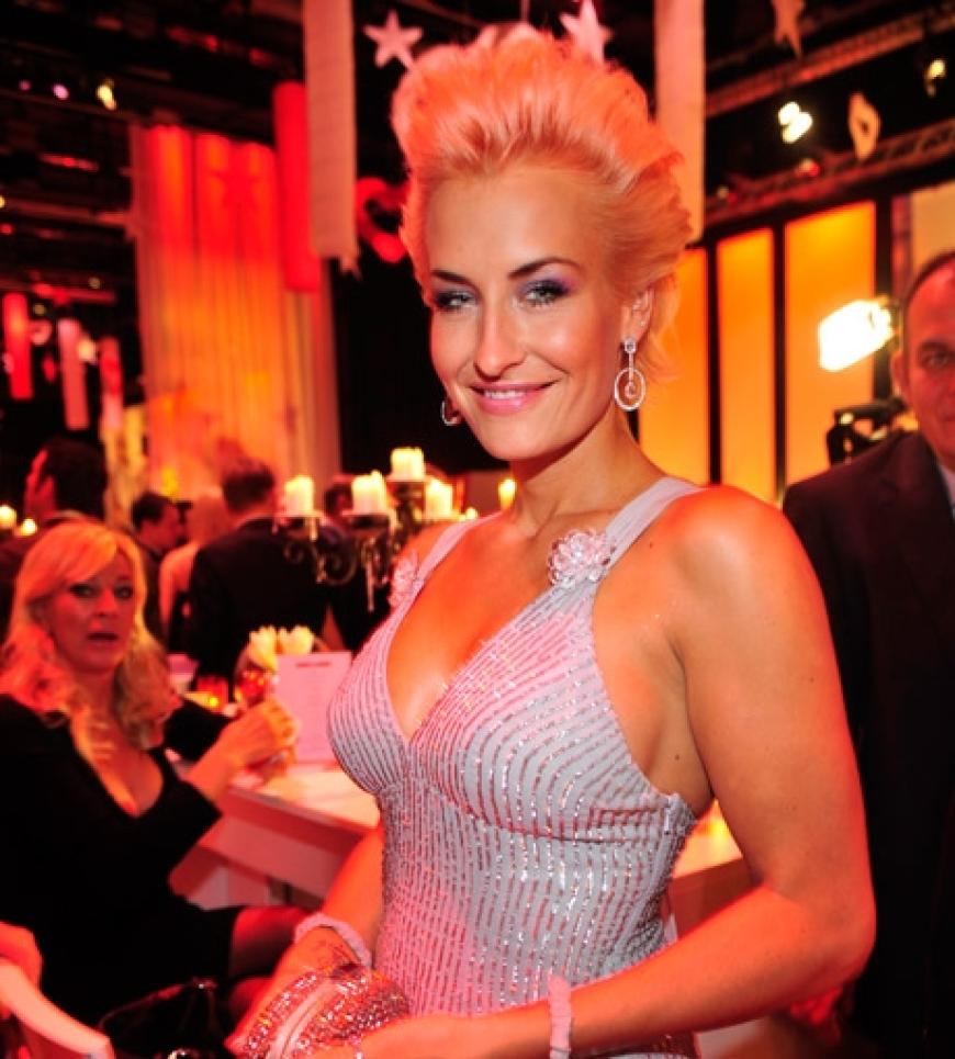 Sarah Connor mit blonder Kurzhaarfrisur