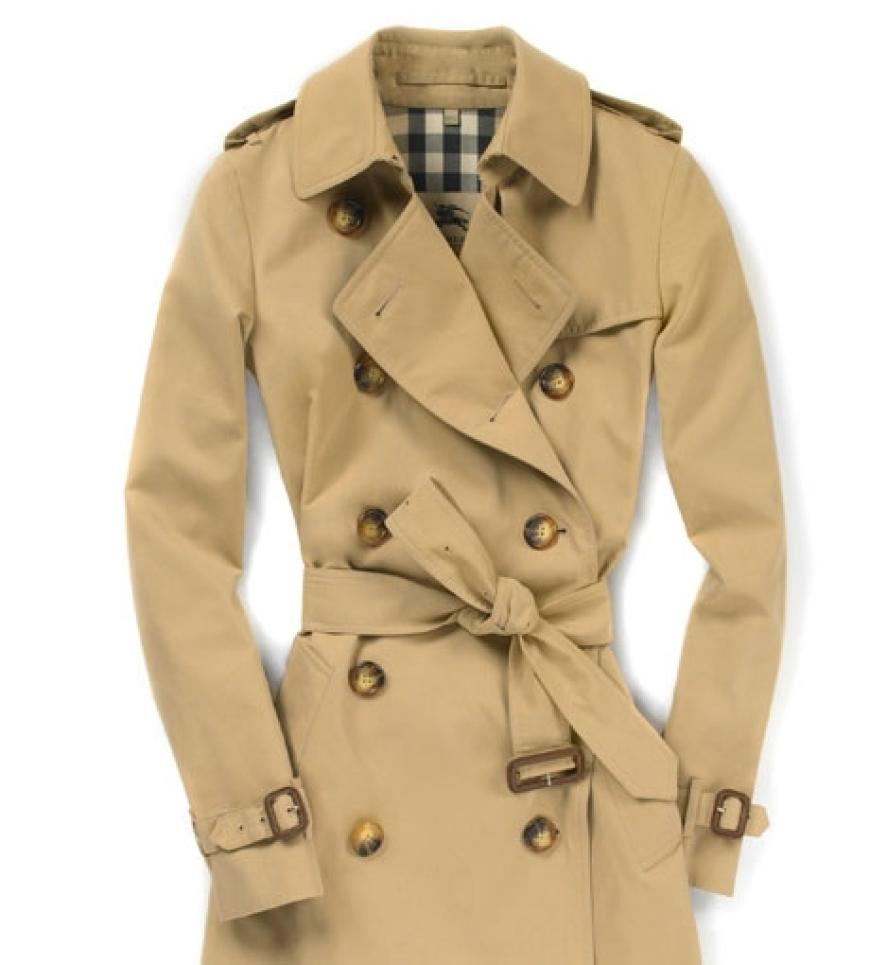 Das Original: Burberry, beigefarbender, zweireihiger Trenchcoat mit Schulterklappen und Gürtel ist ab ca. 1000 Euro erhältlich