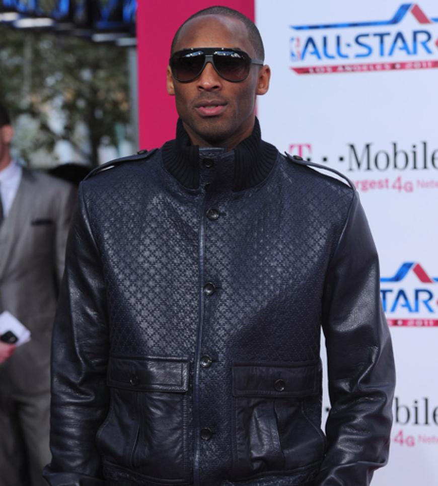 Kobe Bryant stand später selbst auf dem Spielfeld und wurde zum wertvollsten Spieler gekürt. Nur wenige Stunden zuvor verewigte er sich mit Hand- und Fußabdrücken auf Hollywoods