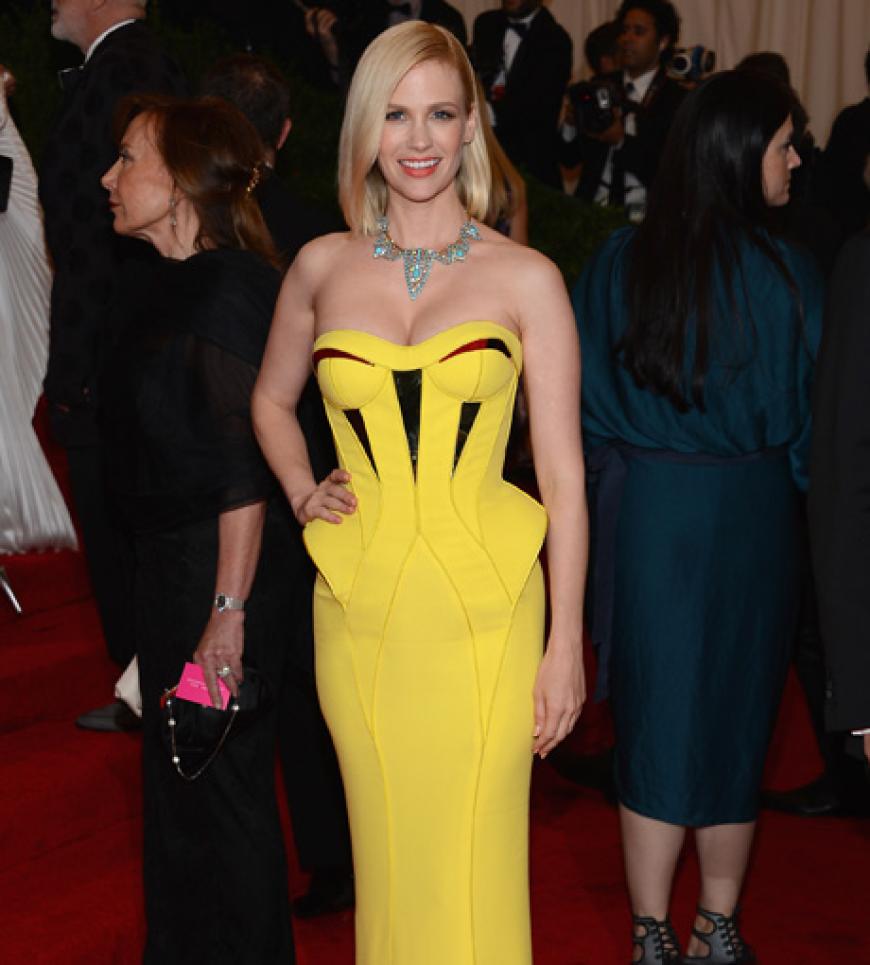 Das Bustierkleid von Versace lässt