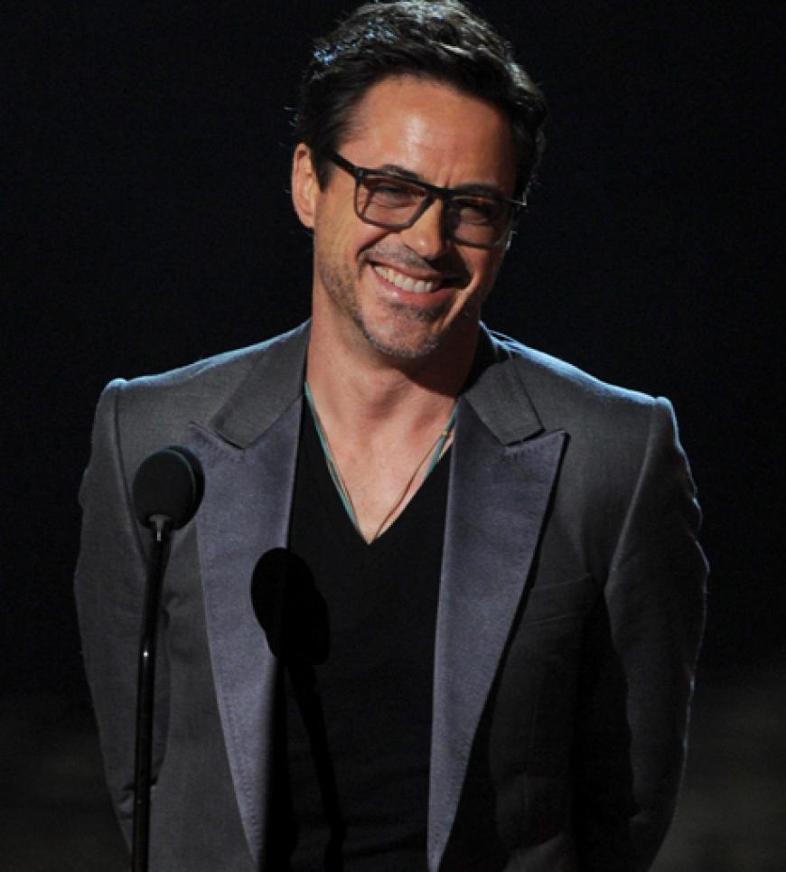 Grinste verlegen: Hollywood-Star Robert Downey Jr. wurde mit dem