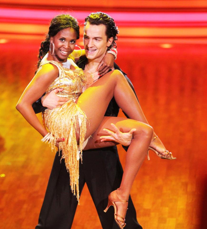 Motsi Mabuse legte mit Evgenij Voznyuk ein Medley hin:´ Rumba zu
