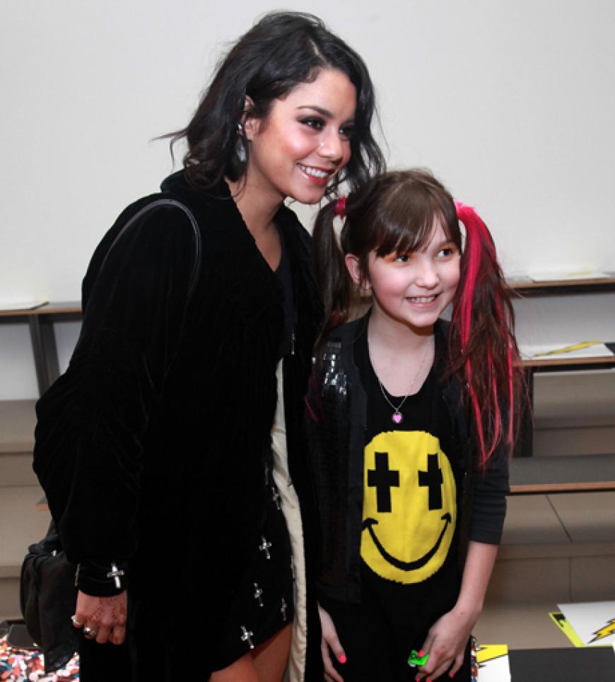 Vanessa Hudgens posiert mit Ava Cutrone-Calvo, Tochter von PR-Managerin Kelly Cutrone
