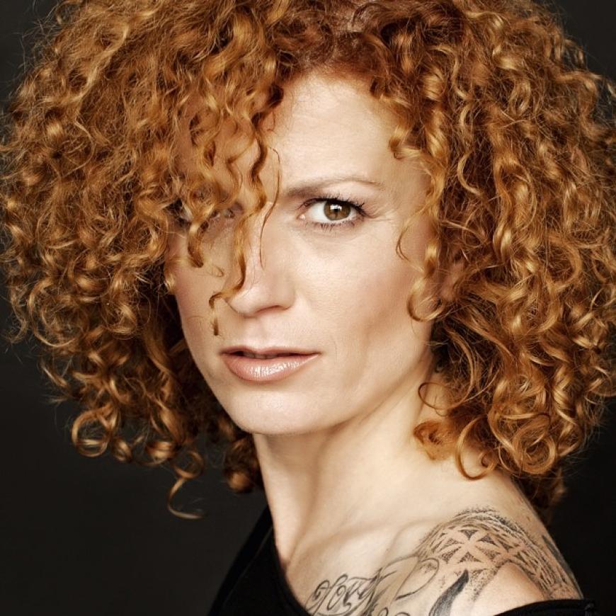 Lucy Diakovska hat schon mehrere Tattoos