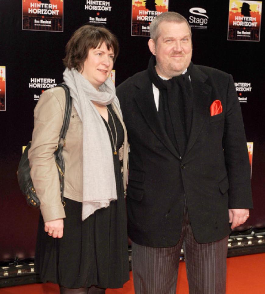Der in Dortmund geborene Bär ist bekennender Borussia-Dortmund-Fan und seit dem 15. April 2009 mit Maren Geißler (l.) verheiratet