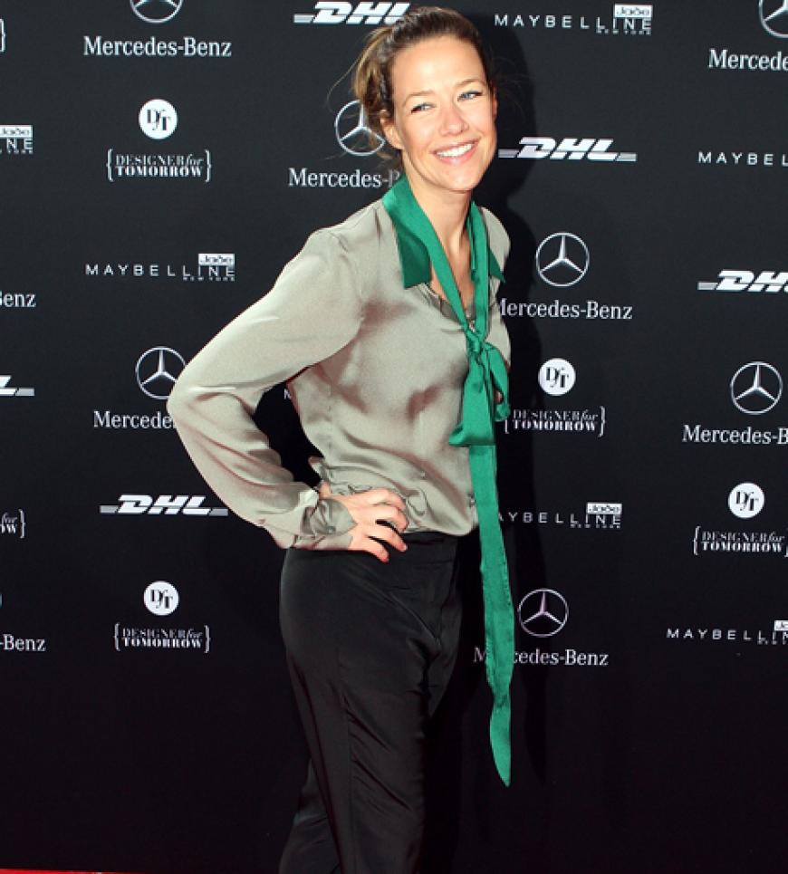 Alexandra Neldel kam strahlend und gut gelaunt zur Escada Show