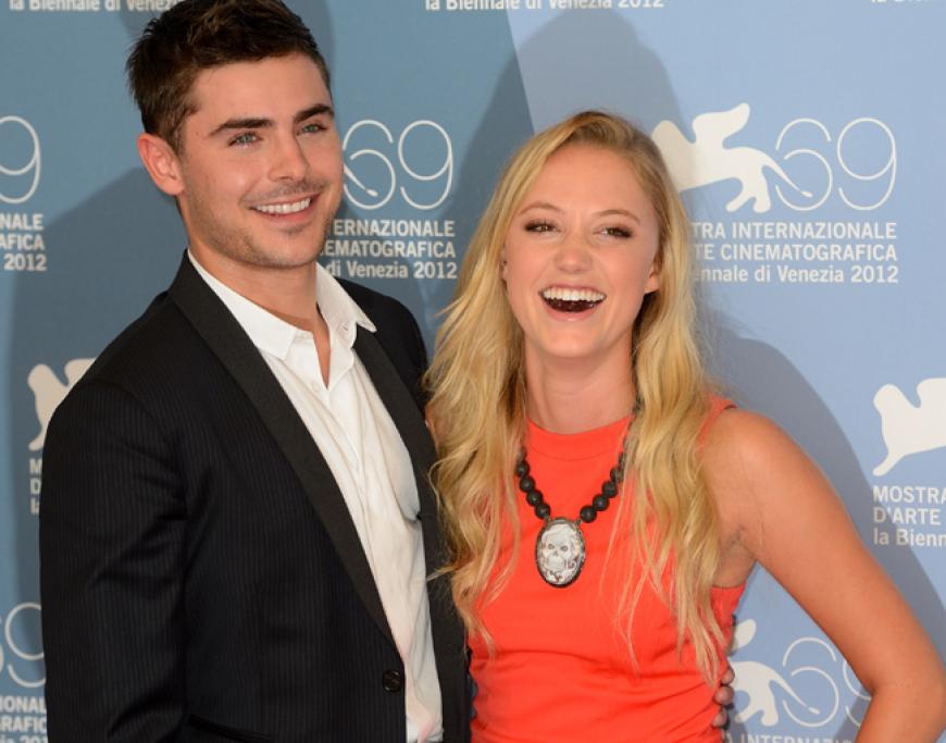 Zac Efron und seine SchauspielkolleginMaika Monroe zeigen sich gut gelaunt beim Photocall von