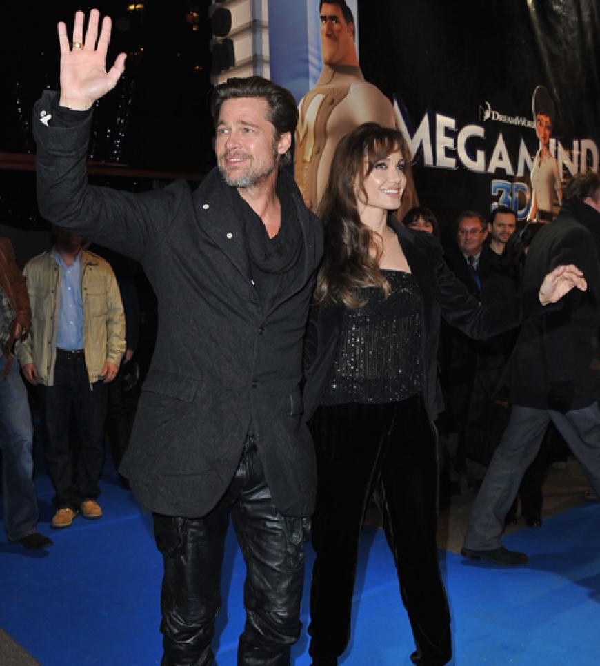 Mit ihren Outfits sorgte Hollywoods hottest Couple für Gesprächsstoff. Während Brad eine schwarze Lederhose trug, entschied sich Angelina für eine schwarze Samthose