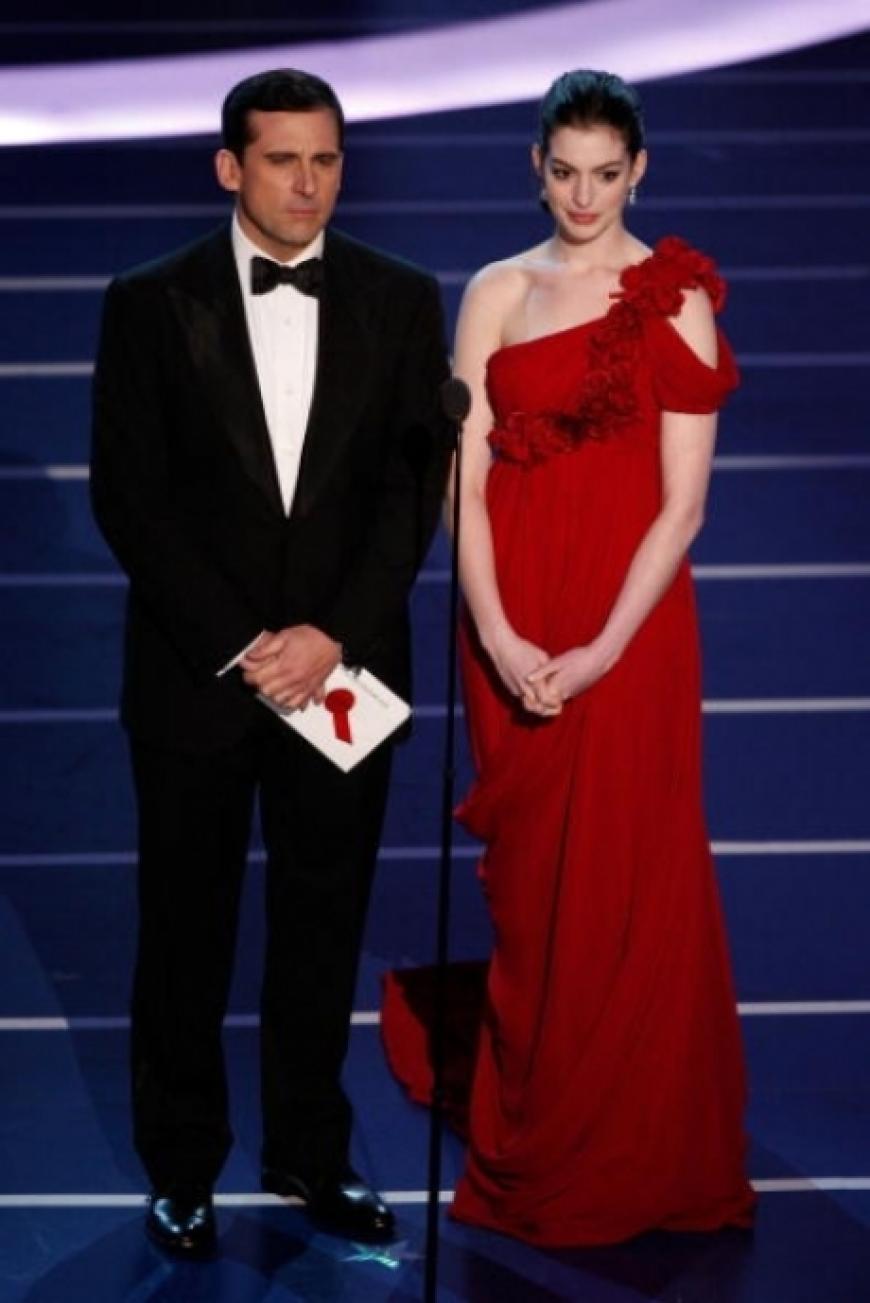 Schauspieler Steve Carell und Anne Hathaway auf der Bühne