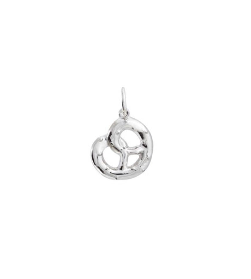 Edel: Wiesn Charm in Form einer Brezl aus Sterlingsilber von Tiffany, ca. 95 Euro