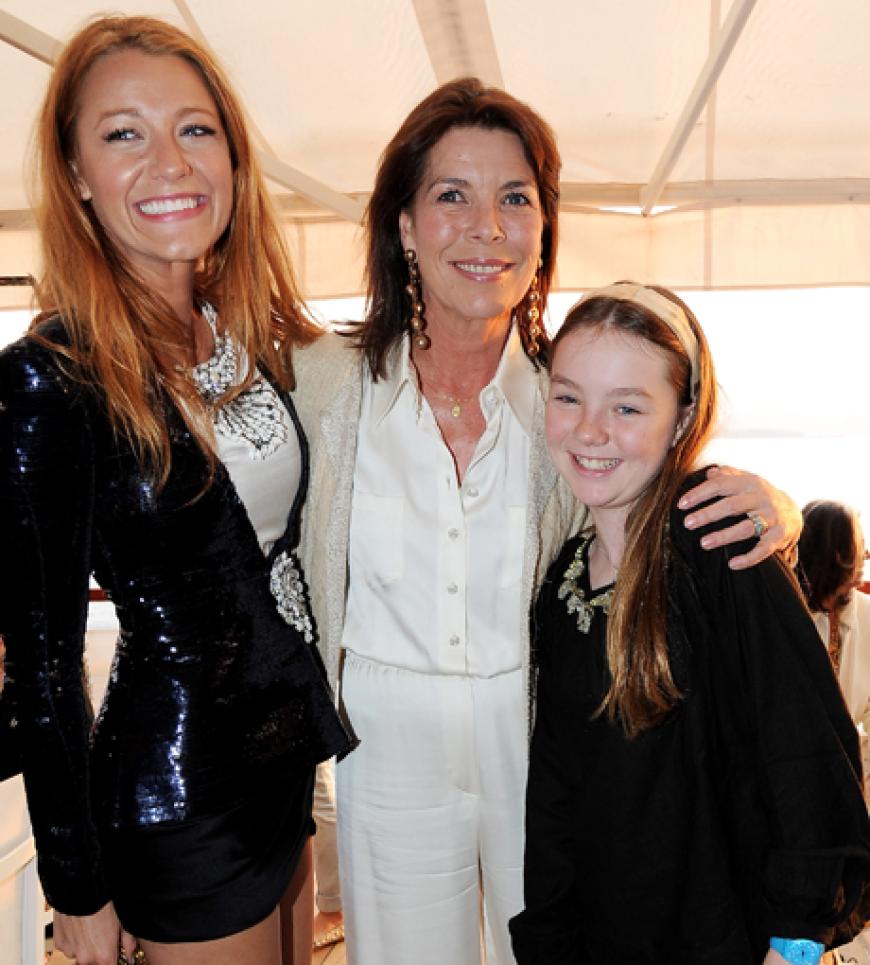 Adel verpflichtet: Blake Lively mit Prinzessin Caroline von Monaco und ihrer Tochter Alexandra