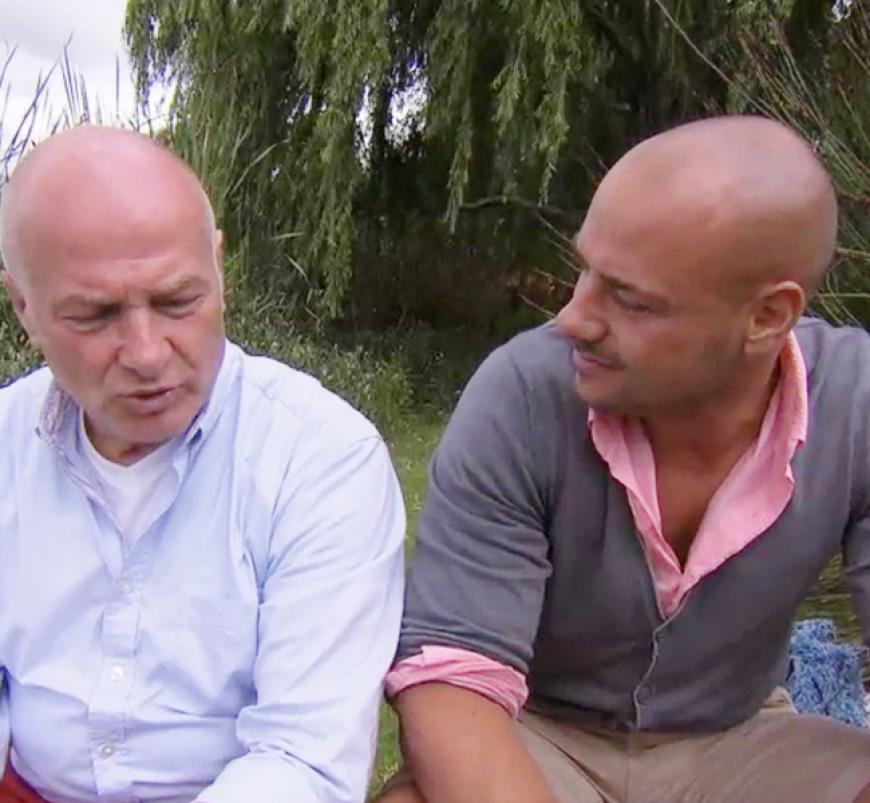 In einem Männergespräch, möchte Christian (r.) wissen, was sein Vater Klaus (l.) von Angelina hält