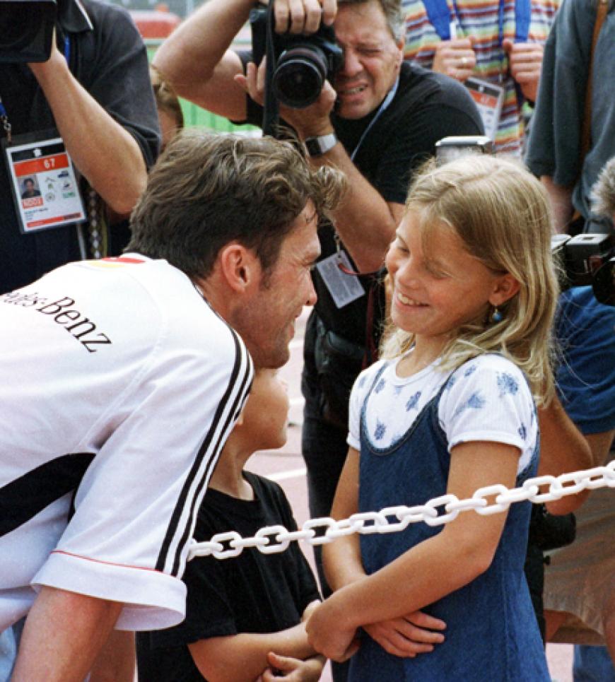 Berühmter Papa: Rekord-Nationalspieler Lothar Matthäus (damals 37) mit der kleinen Viola (damals 10)