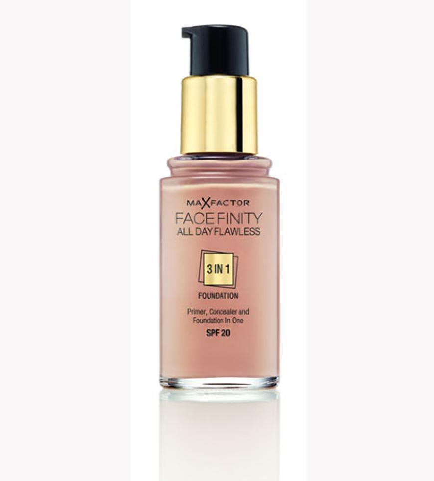 Für einen ebenmäßigen Teint und so beneidenswert glatte Haut, wie Kylie sie hat, benötigt man eine gute Foundation, wie diese von Max Factor. Praktisch: Das Make-up vereint Primer, Concealer und Foundation in nur einem Fläschchen.