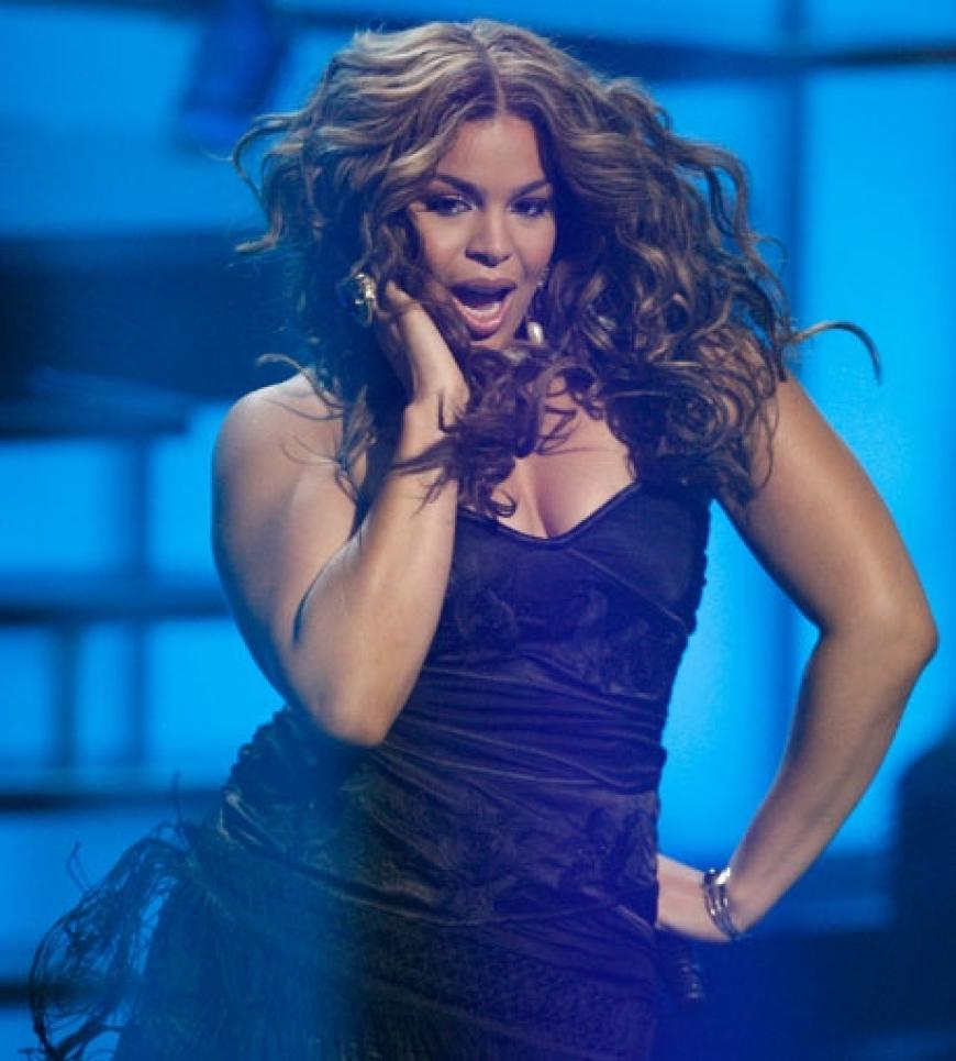 Jordin Sparks heizt bei ihrem Auftritt in der New Yorker