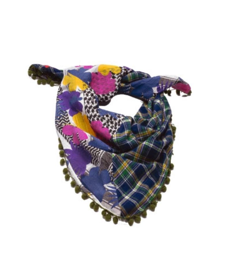 Diese Accessoires machen den Boyfriend-Look perfekt: Halstuch im Mustermix von Erfurt über fashionsecrets.com, ca. 75 Euro