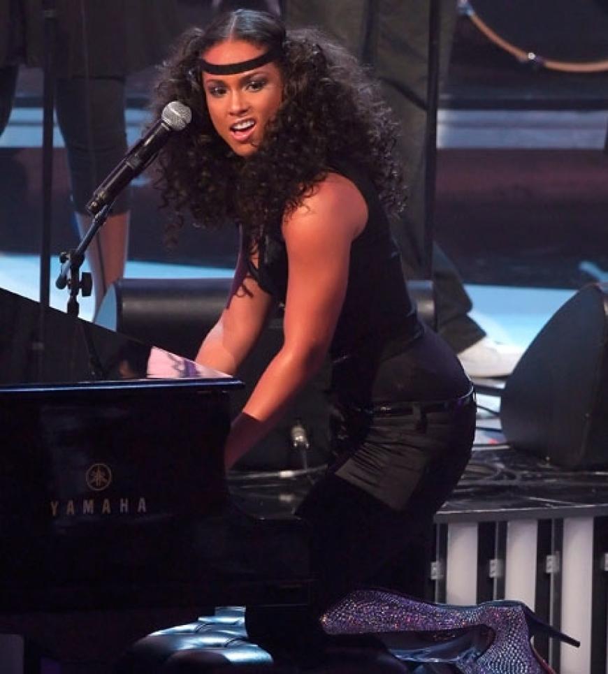 2007 tobt sich Soul-Lady Alicia Keys am Flügel aus