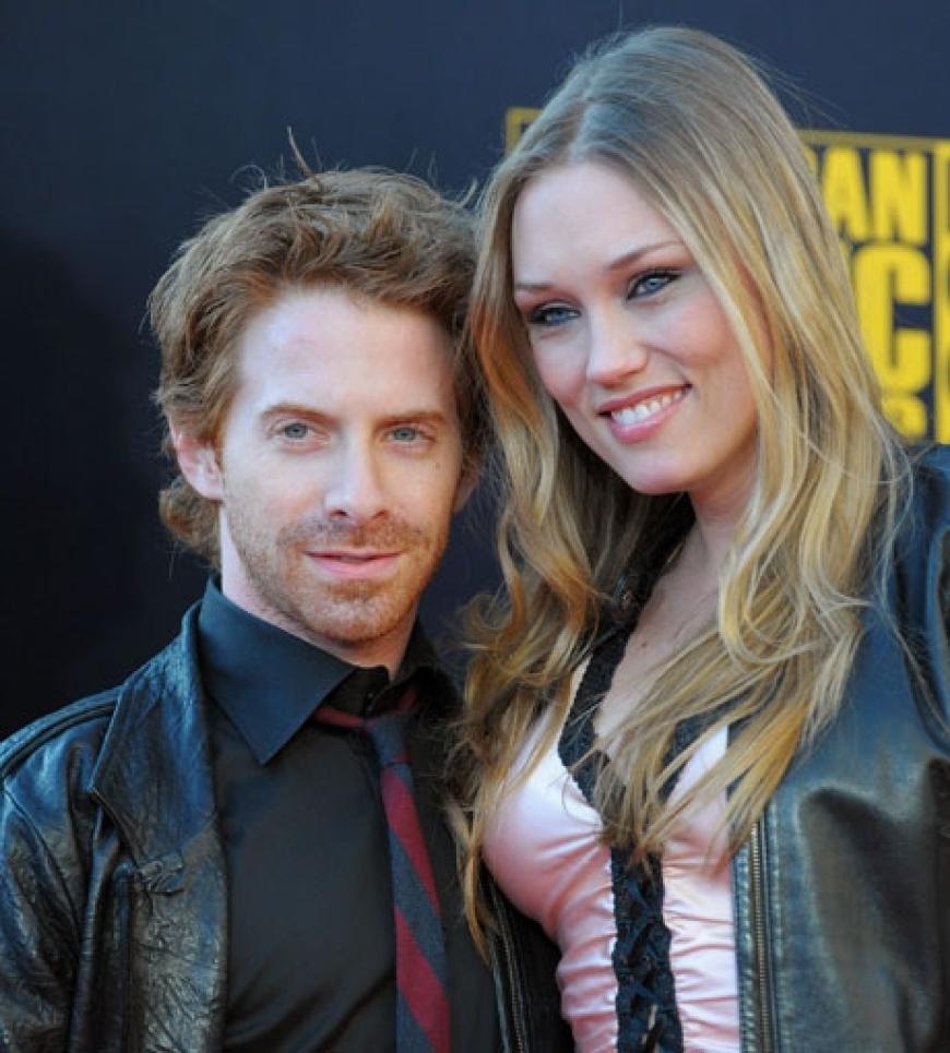 Schauspieler Seth Green brachte seine Freundin Clare Grant mit auf den roten Teppich