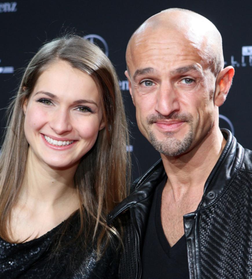 Ebenso wenig wie Model-Scout Peyman Amin, der seine hübsche Freundin Miriam Mack mitbrachte
