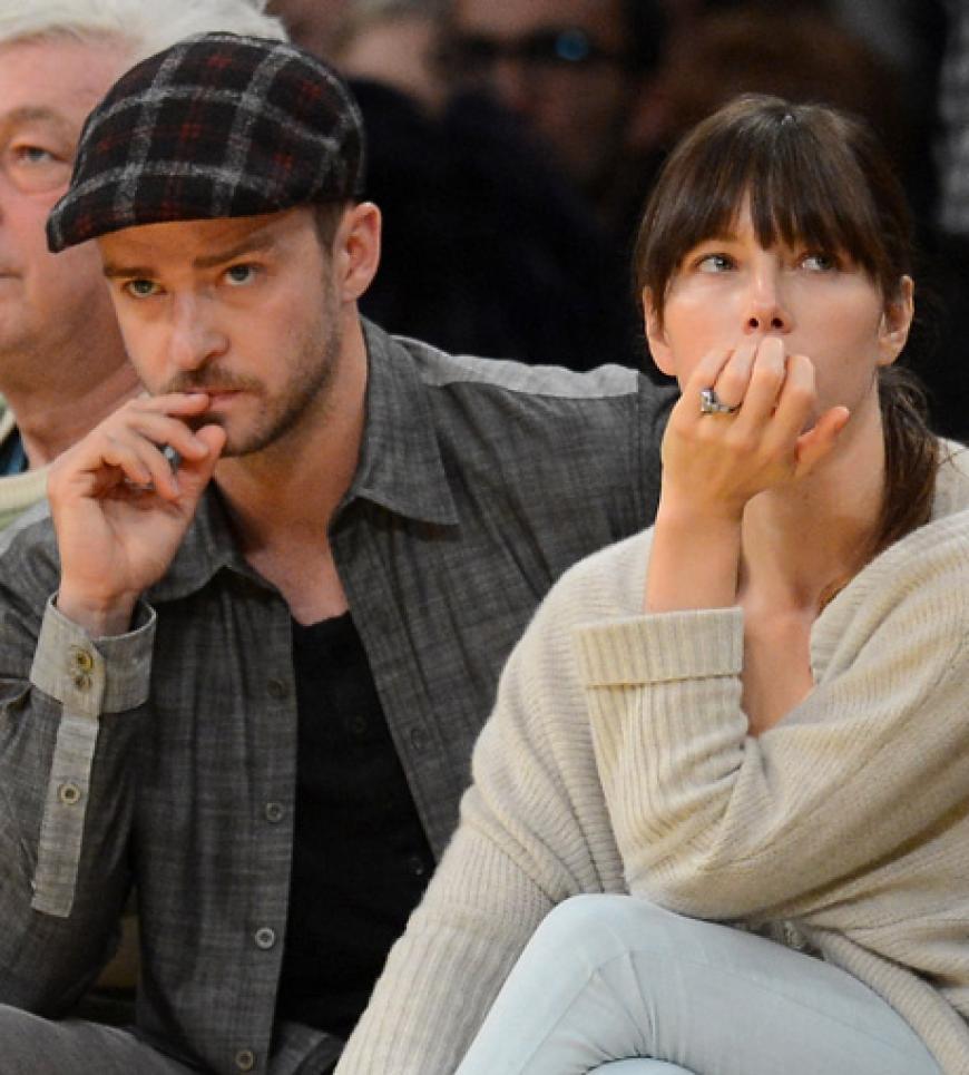 Zwischendurch konzentrieren sich Justin Timberlake und Jessica Biel wieder auf das Spiel ...