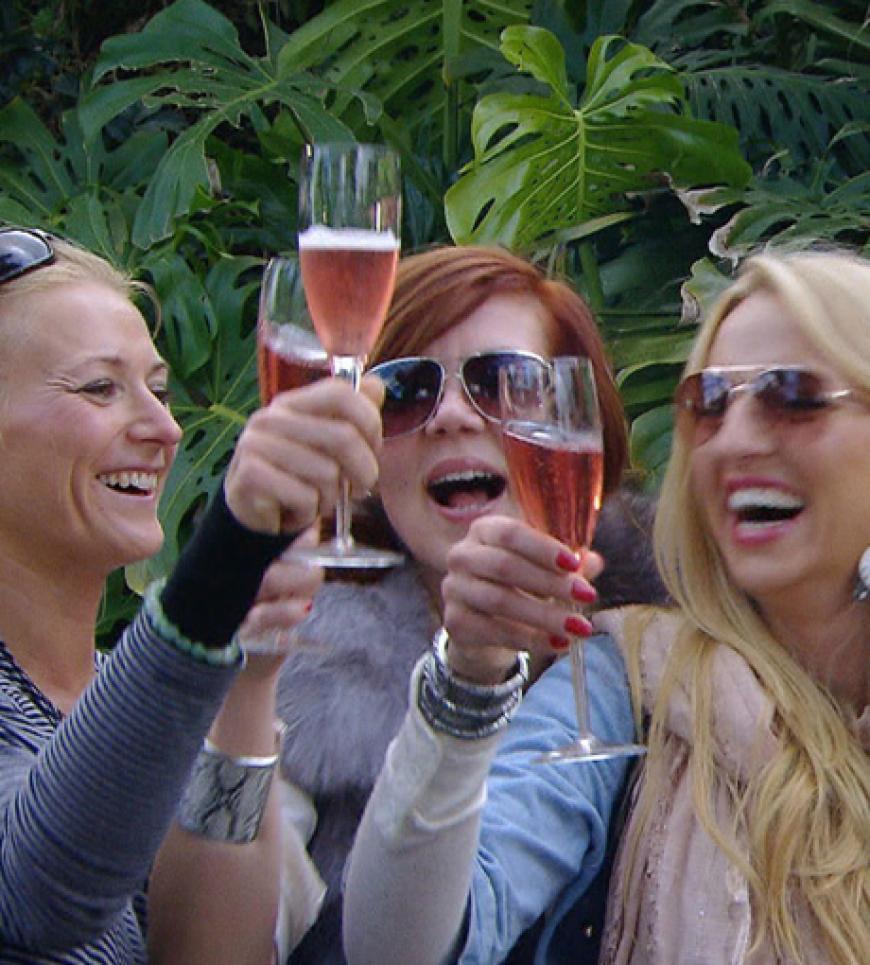 Conny, Polina, Nina und Natascha (v.l.) lassen es sich gut gehen