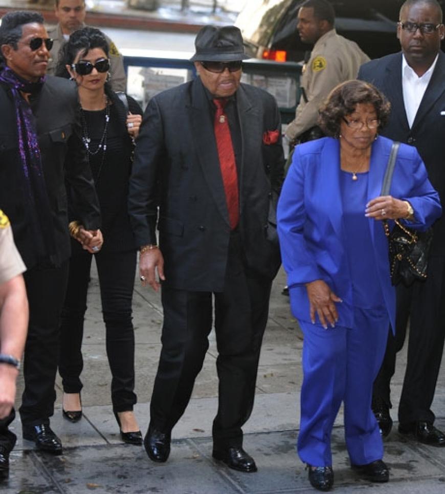 Familie Jackson auf dem Weg zum Gericht: Der Tod von Michael Jackson steht noch immer im Fokus der Öffentlichkeit