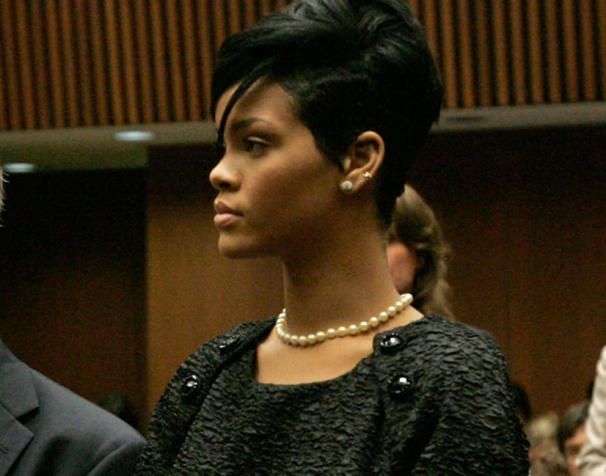 Rihanna vor Gericht. Sie sollte den Tathergang beschreiben und aussagen
