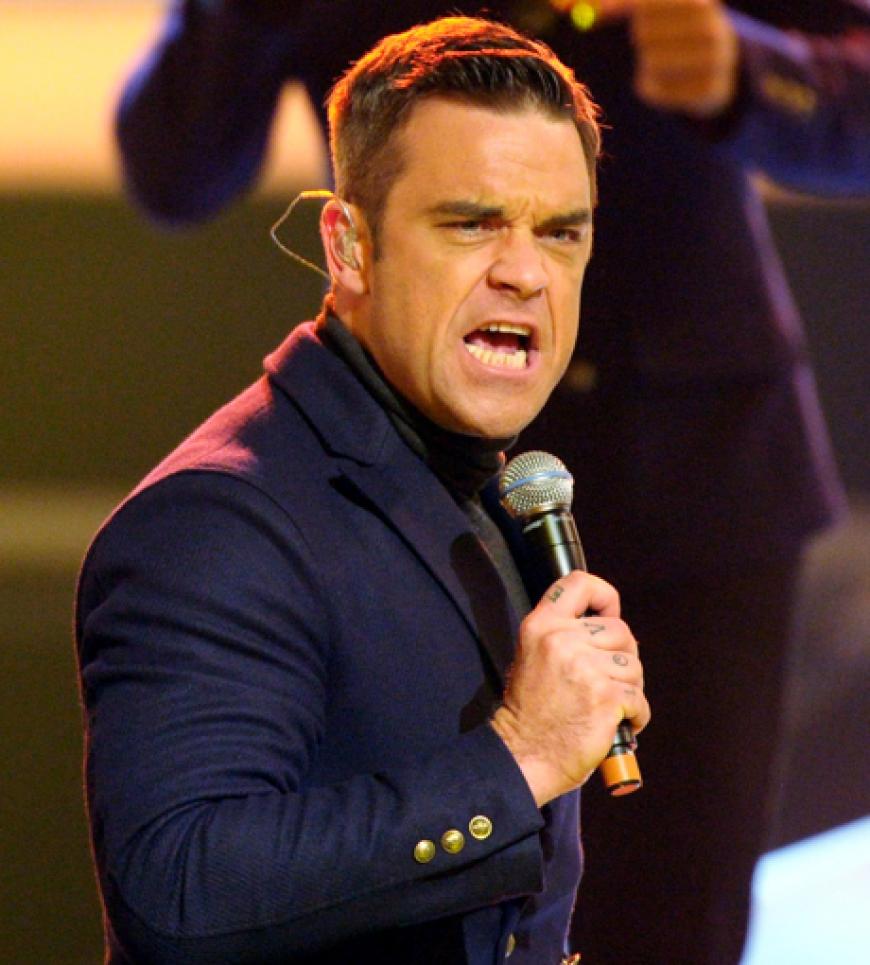 Wenn sie schon mal vor Ort sind, dann müssen sie natürlich auch performen. Robbie Williams brachte mit