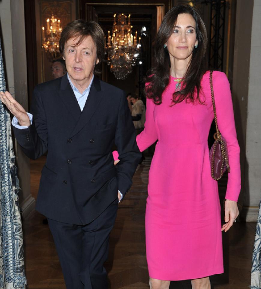 Paul McCartney mit seiner Ehefrau Nancy Shevell auf dem Weg zur Show seiner Tochter Stella McCartney