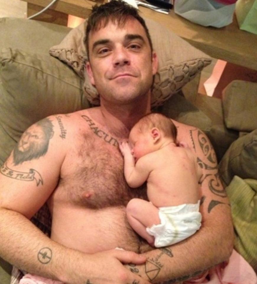 Robbie Williams postete nur wenige Tage nach der Geburt ein Foto mit seinem Schatz