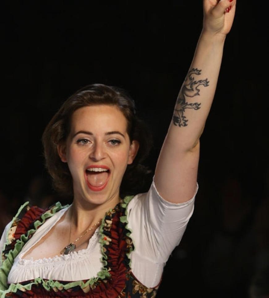 Am 01. Juli stellte die österrische Designerin Lena Hoschek ihre Mode vor