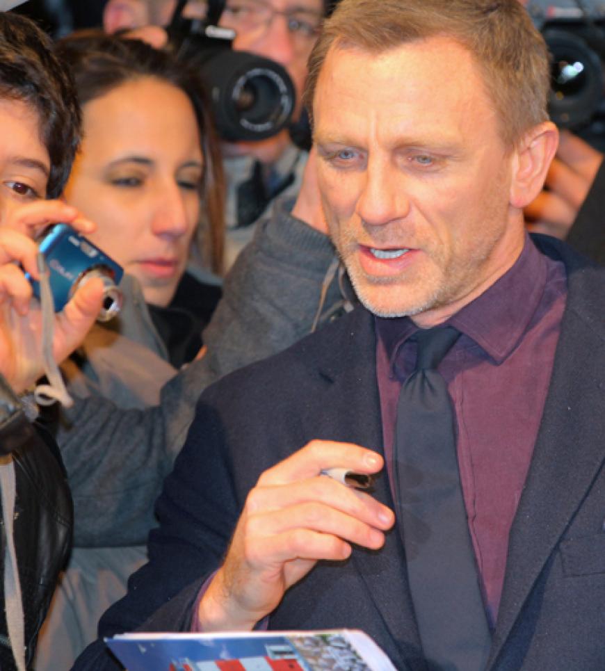 Kreischalarm am Cinestar im Sony Center: Für Hollywood-Star Daniel Craig standen die Fans Stunden in der Kälte