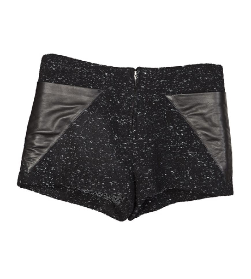 Shorts mit Ledereinsätzen von Bagaz, ca. 160 Euro