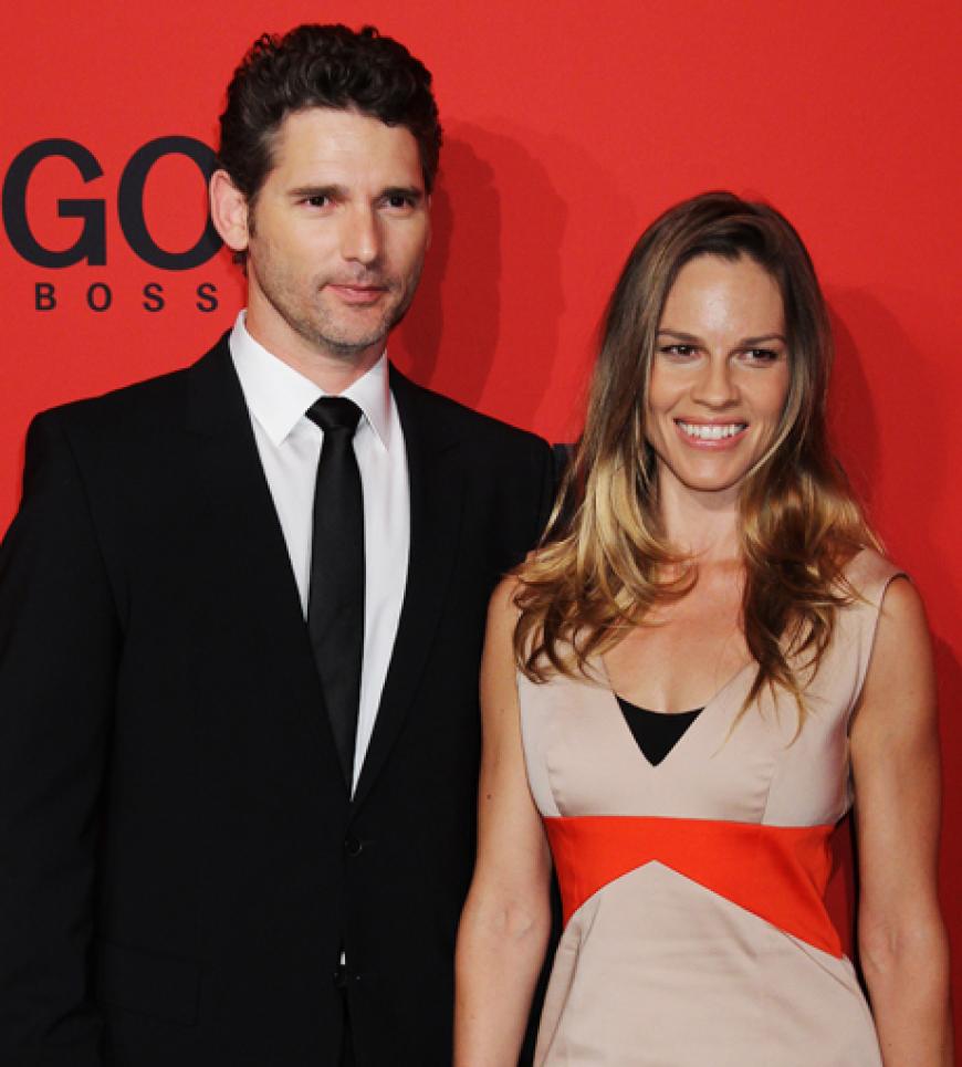 Wenn Hugo Boss ruft, dann kommt sogar Hollywood nach Berlin! Zur Fashionshow des Modelabels am Donnerstagabend (7.7.) kamen Stars wie Eric Bana und Hillary Swank in die deutsche Hauptstadt. Aber auch andere Promis folgten der Einladung. Wer? OK! hat die Bilder vom Abend